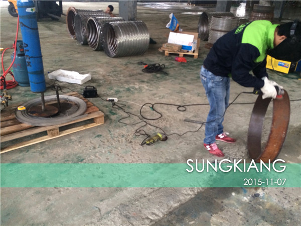 出口印尼OKI造纸项目不锈钢金属软管生产现场
